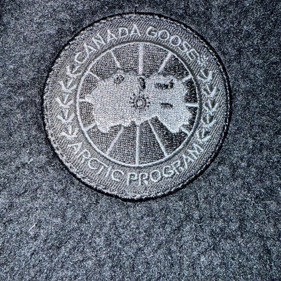 Canada Goose Elora 650 Fill Power Down Vest, NWT - Picture 6 of 13